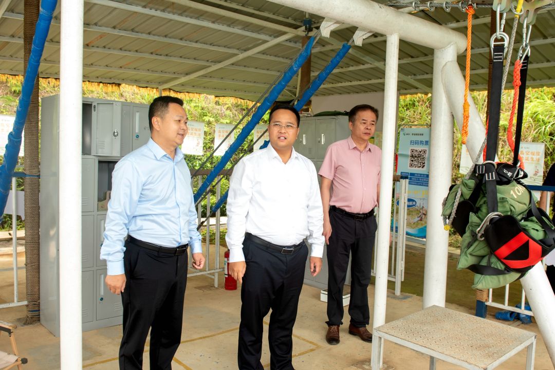 县长方俊钦到雷峰镇调研"挂钩帮扶"工作