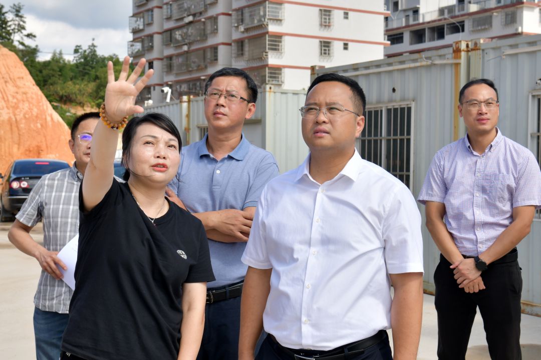 县长方俊钦调研重点项目建设情况