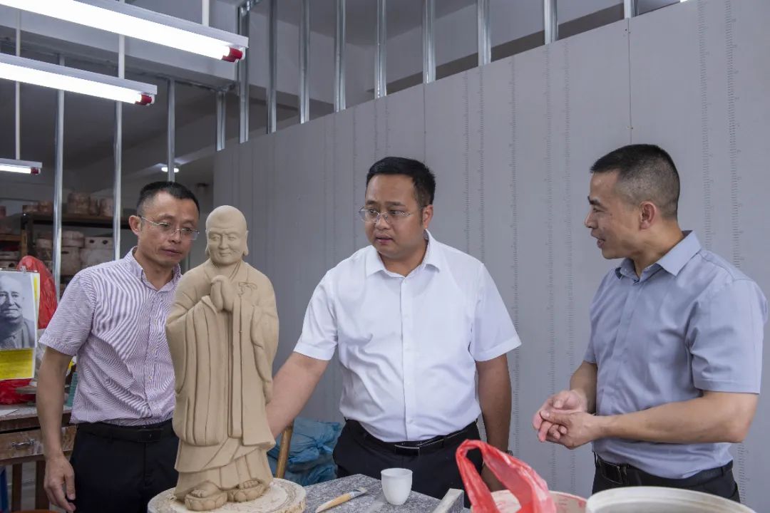 县长方俊钦走访调研大师工作室